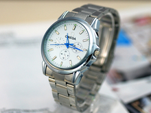 Reloj de acero macho maduro redondo azul pin mesa de acero disparar reloj real de la moda por sólo 18 yuanes