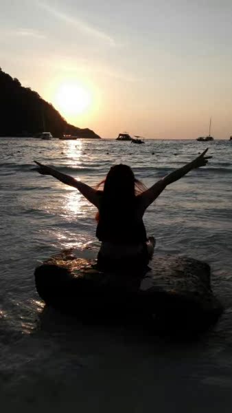 欧姿日系bikini女泳衣 小胸聚拢性感显瘦比基尼三件套温泉游泳装