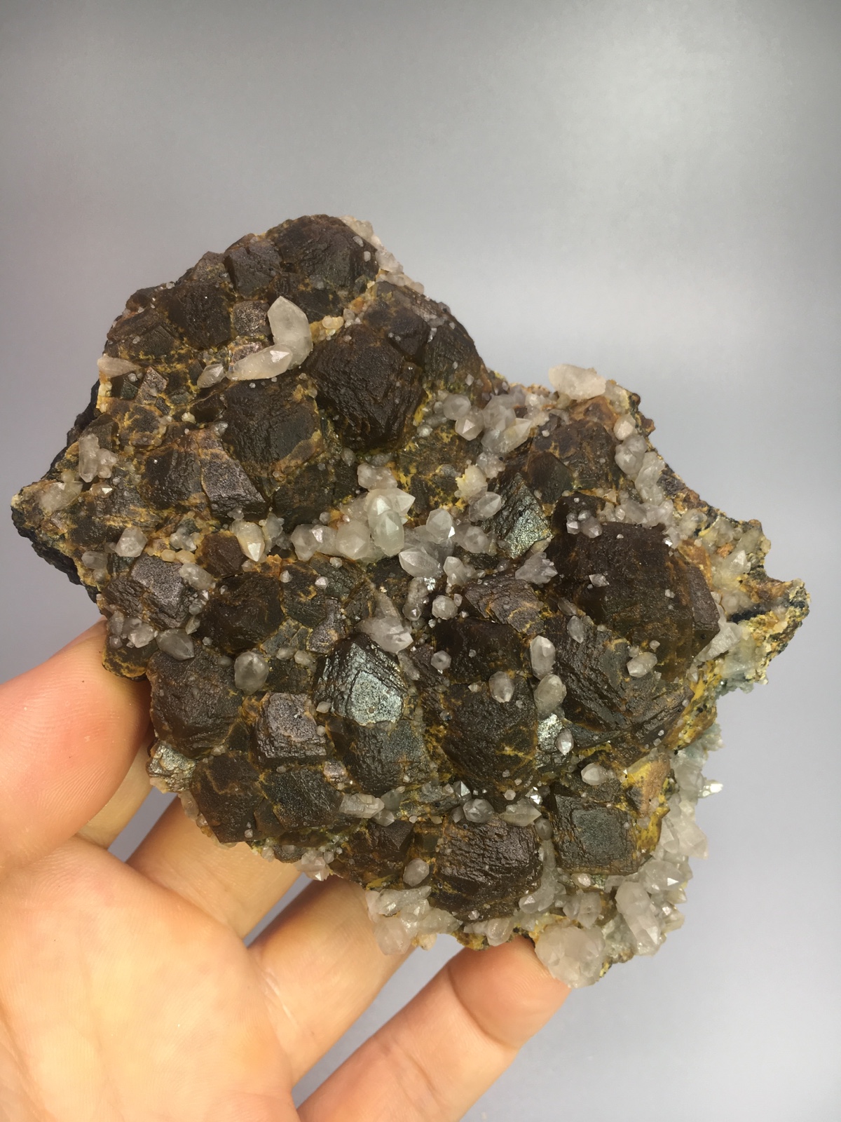 水晶石榴石天然矿石标本晶体萤石原石奇石摆件地质观赏礼品收藏在类目 饰品/流行首饰/时尚饰品新, 摆件中 - 来自Buy2taobao.com提供专业的淘宝代购服务