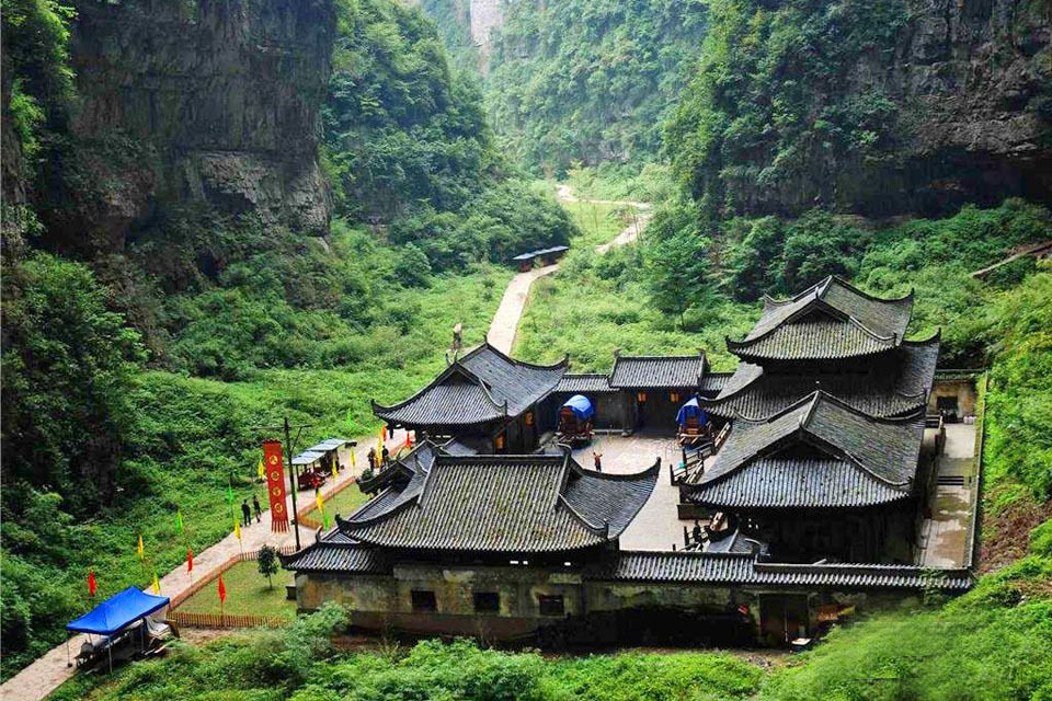 【重庆<em>武隆</em>天坑三硚、龙水峡地缝跟团<em>一日游</em>】