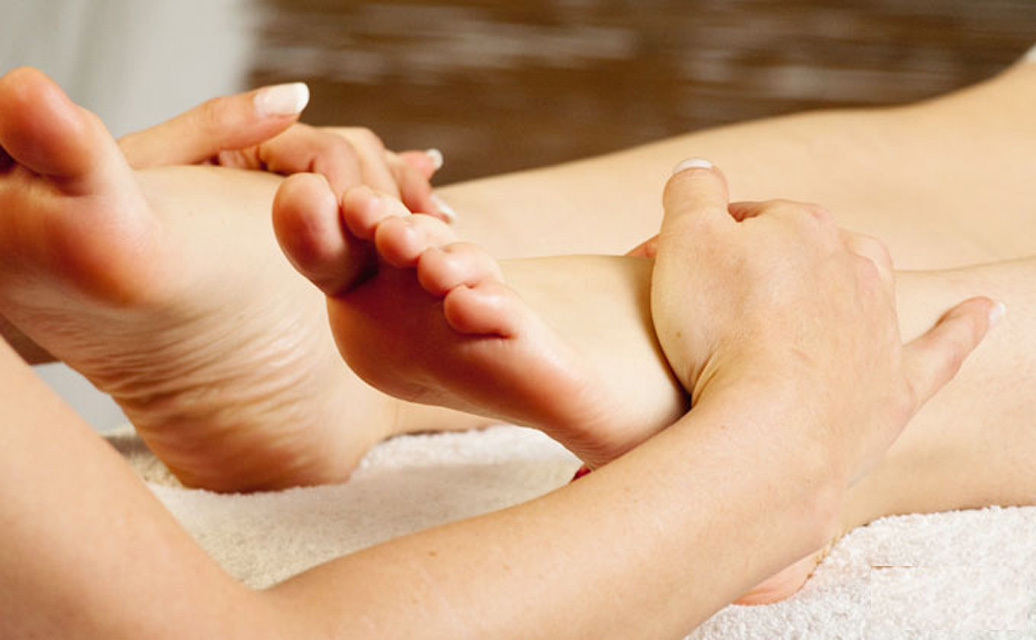 【普陀区】仅78元乐享原价158元浅水湾养身会馆足浴指压套餐!经典足道套餐+中式指压\/中医推拿(2选1)!全程110分钟!捏脚、按摩一个都不错过!