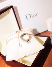 2011 Yang Mi con incrustaciones de la versión más alta de un solo diamante de Bulgari anillo de diamantes SONA