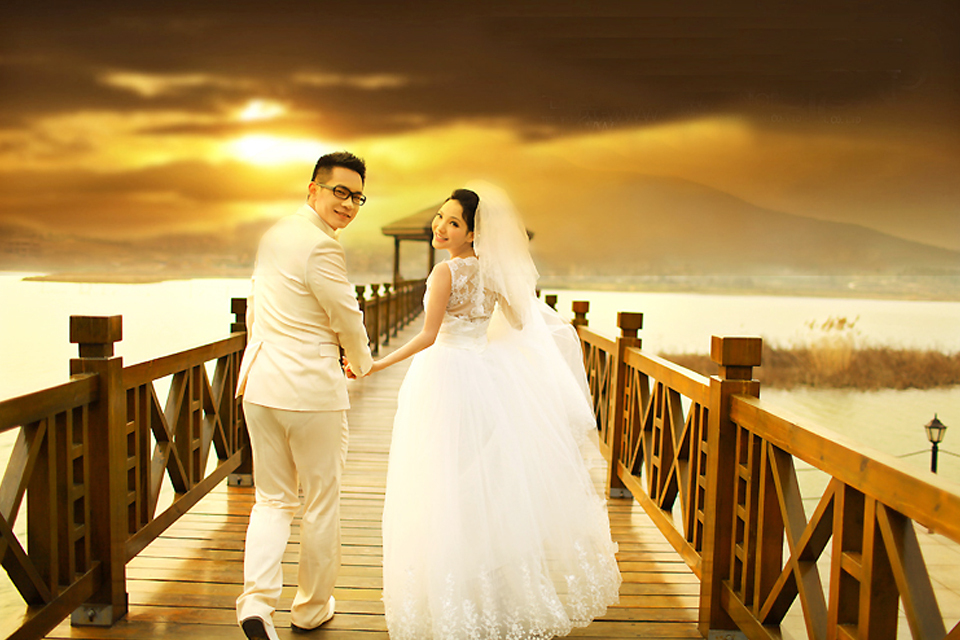 江宁区-米兰新娘豪华婚纱摄影套系:服装4套(外