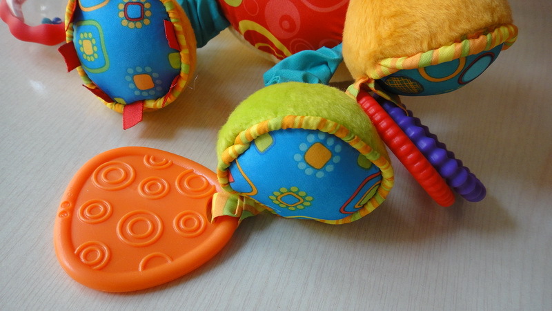 《特殊团征询》:仿真乔治娃娃+车模+大牌戏水